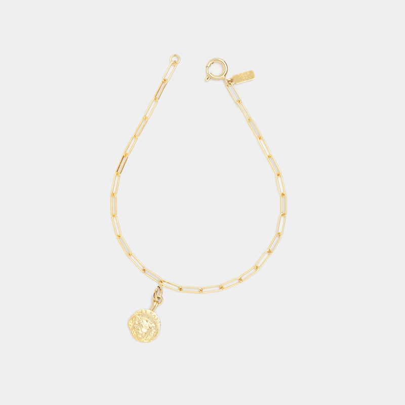 Medusa Charm in Gold : The Strong Beauty