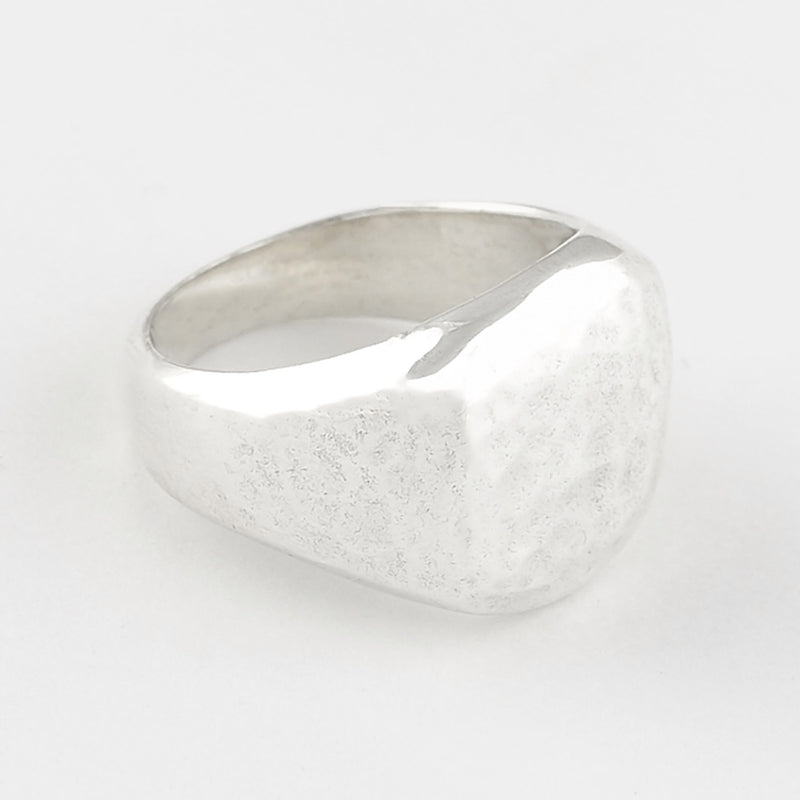 Bague Chevalière Bold Martelée en Argent