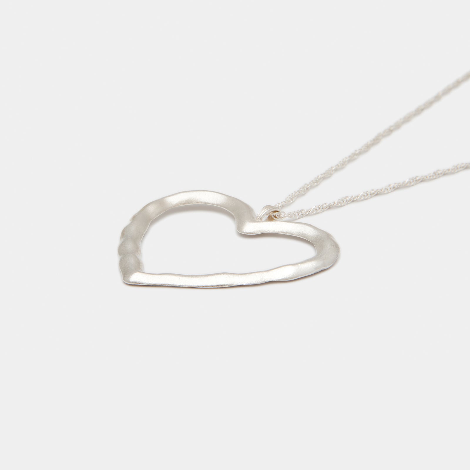 【えり】maison lulu pinot LOVE choker Lulu Heart Choker in Silver – DEUX LIONS JEWELRY
