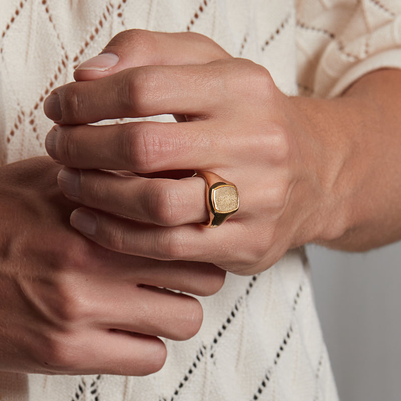 Alexandre Signet Ring in Gold