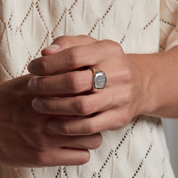 Bague Chevalière Bold Martelée en Argent