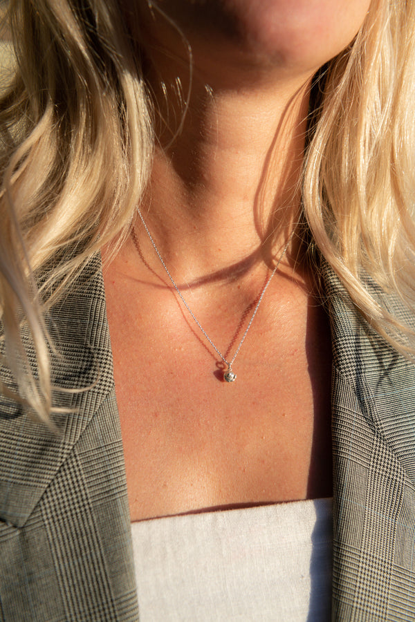 L'Escargot Necklace in Silver