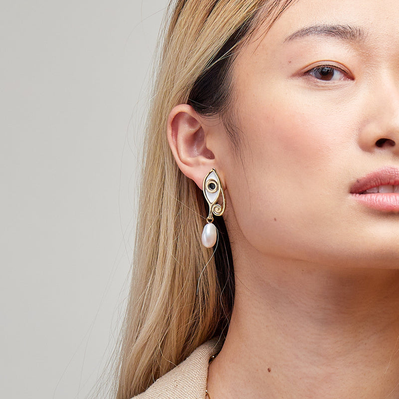 Resin Ayla Pearl Earrings in Solid Gold